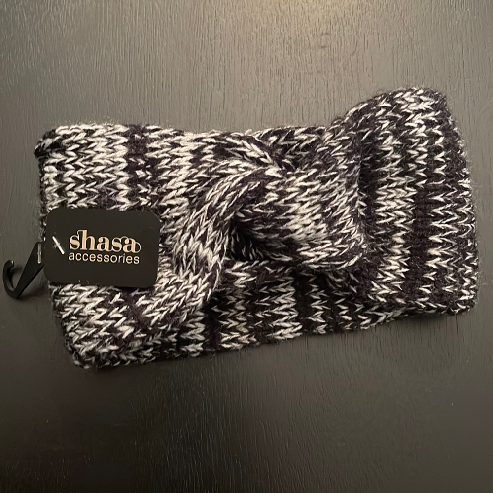 Black and white winter headband NWT!